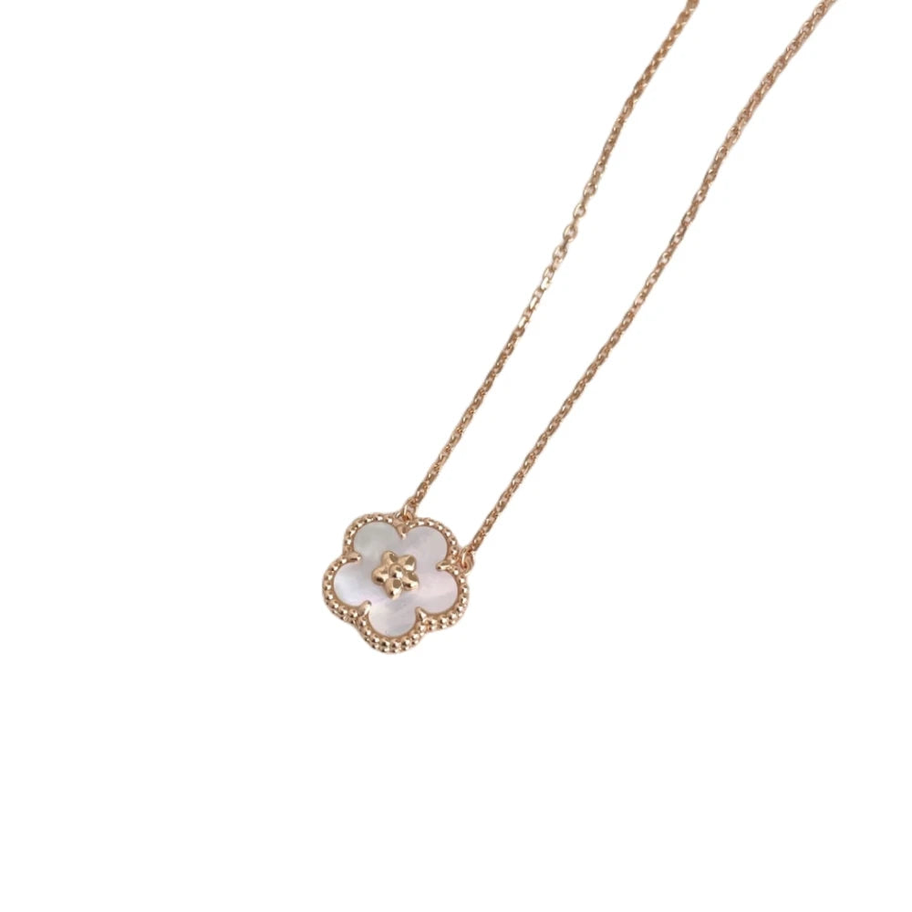 White Fritillaria Plum Blossom Necklace 2023 Famous Luxury Jewelry For Women Birthday Gifts.