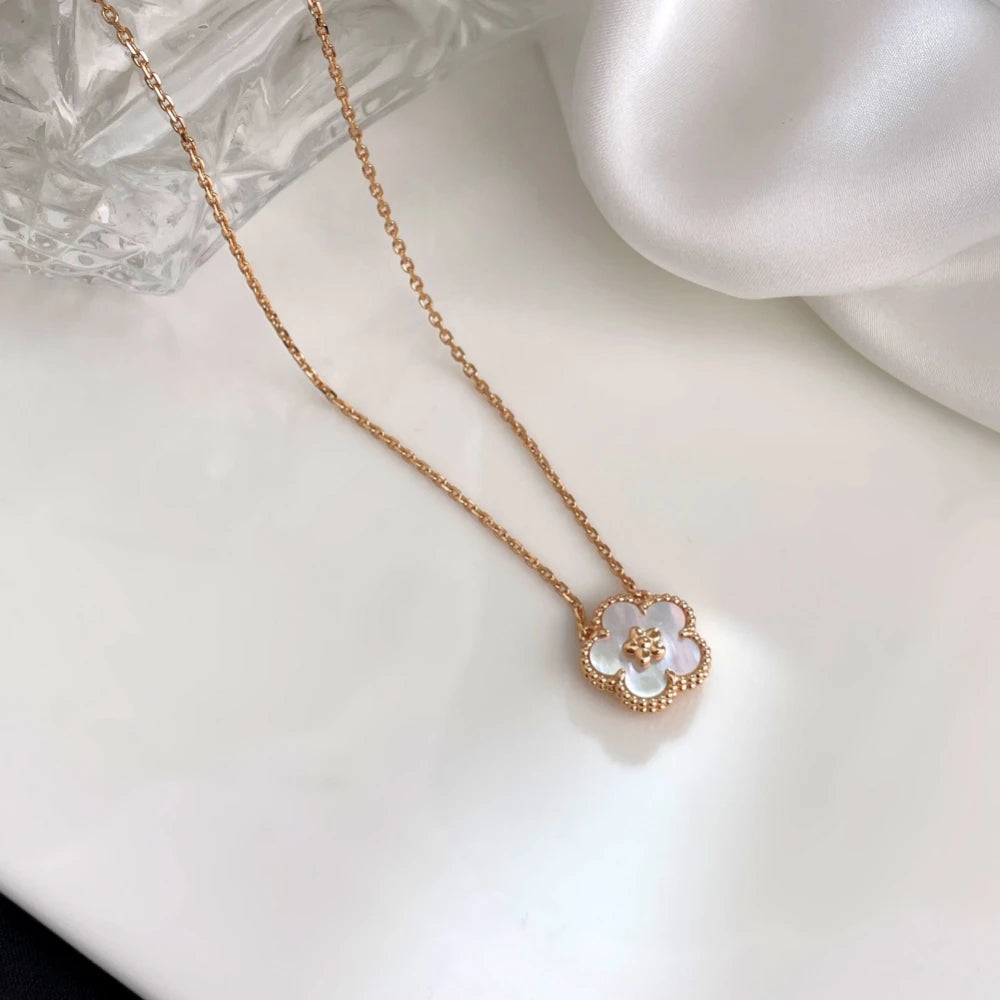 White Fritillaria Plum Blossom Necklace 2023 Famous Luxury Jewelry For Women Birthday Gifts.